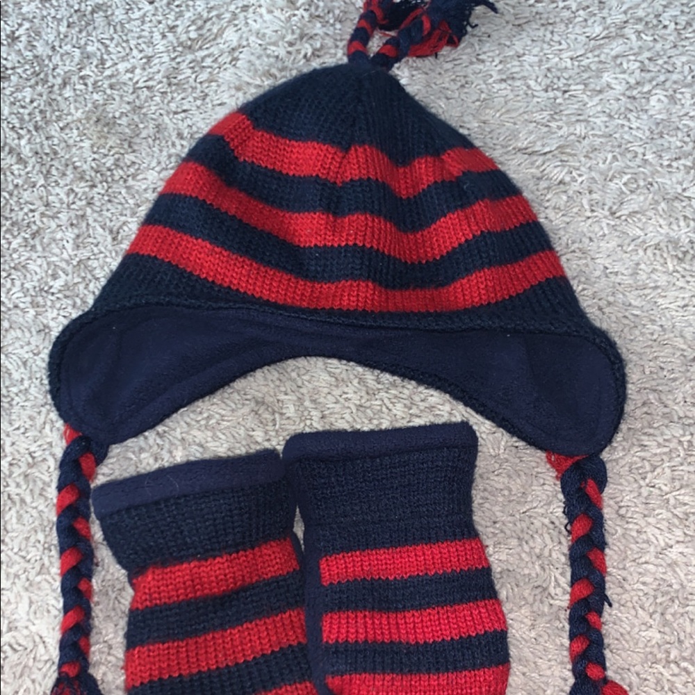 Infant hat and mittens- not sure brand